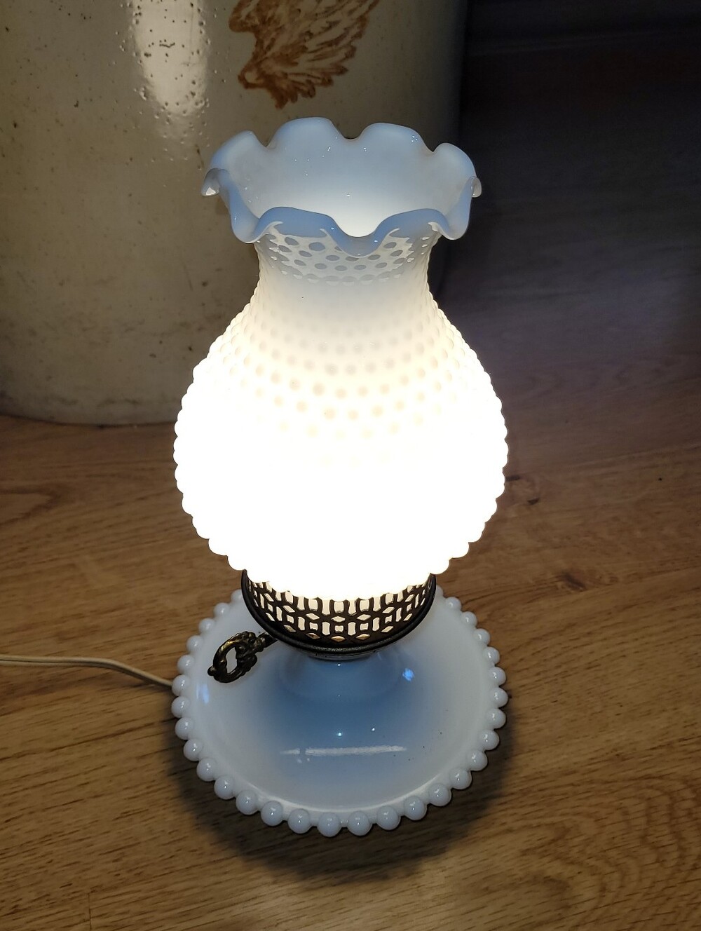 Vintage Fenton Lamp - Picture 2 of 10